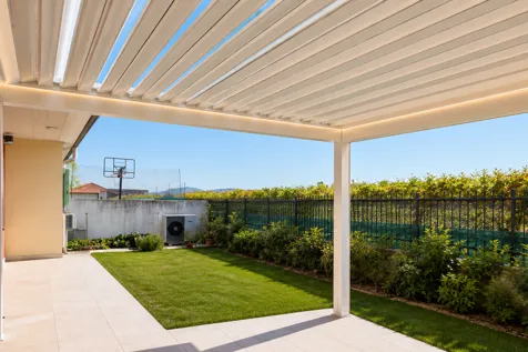 Pergola bioclimatica a Caldiero Verona