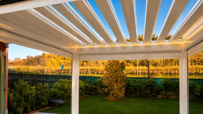 Pergola bioclimatica installata da Fanini Tende Caldiero